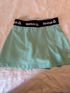 Reebok Mint Green Athletic Skort with Black Branded Waistband Size 4/5 Kids